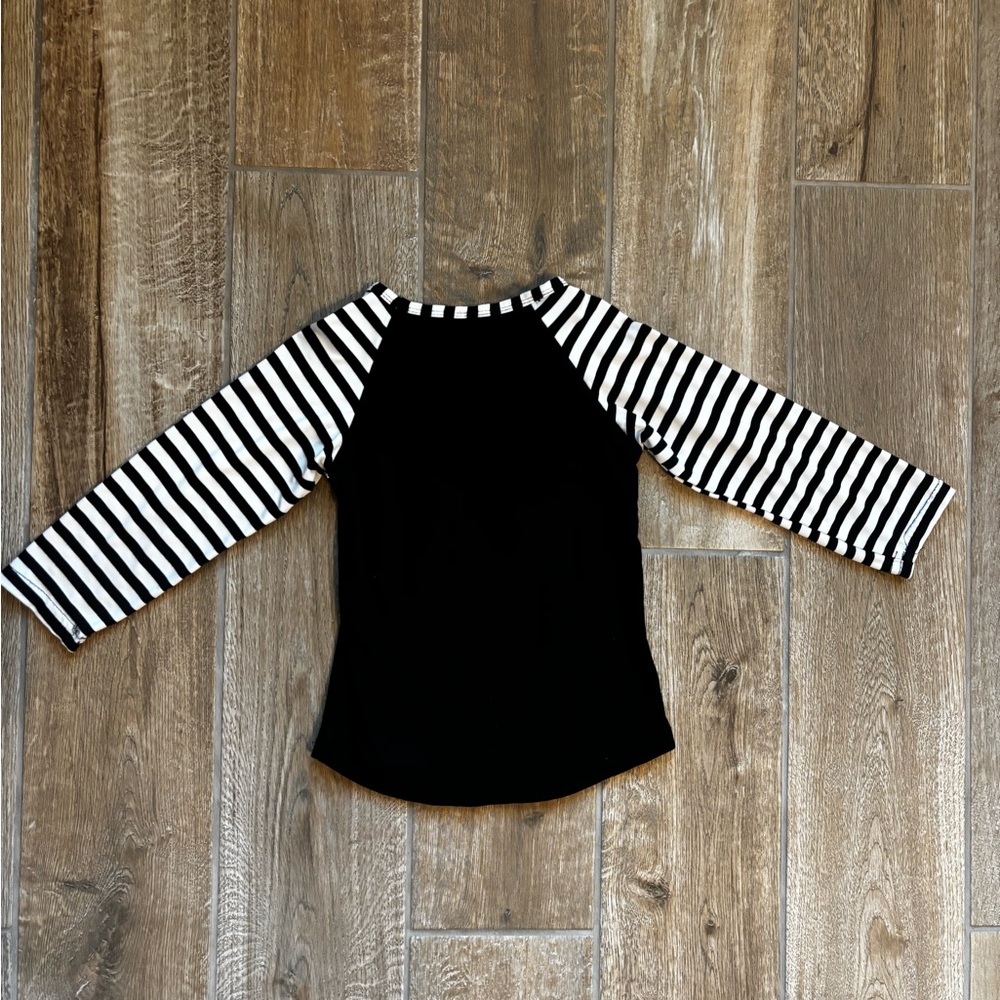 Black and White Striped Girls Shirt with Gold Glitter Snowflake Sz Medium - Picture 4 of 4